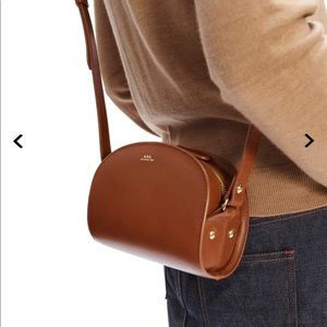 APC mini sac demi lune crossbody in noisette